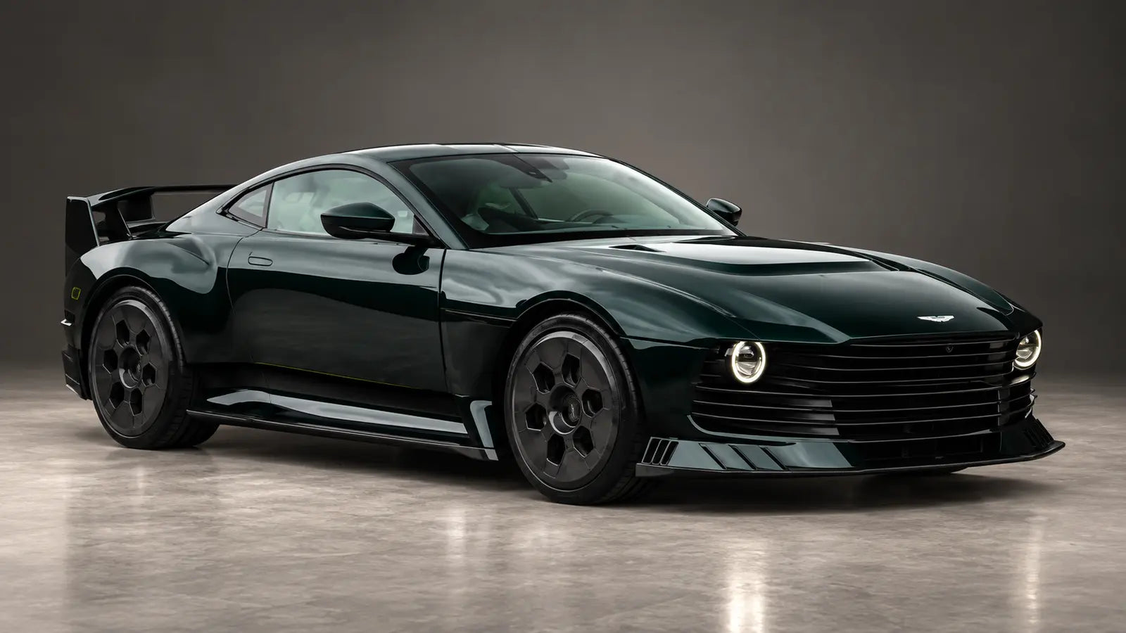 Valiant – Freigestellte Studioansicht in Pentland Green