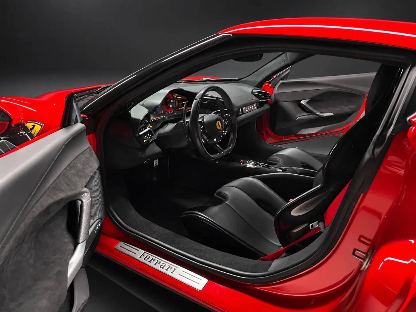 296 GTB – Nero-Cockpit mit roten Akzenten
