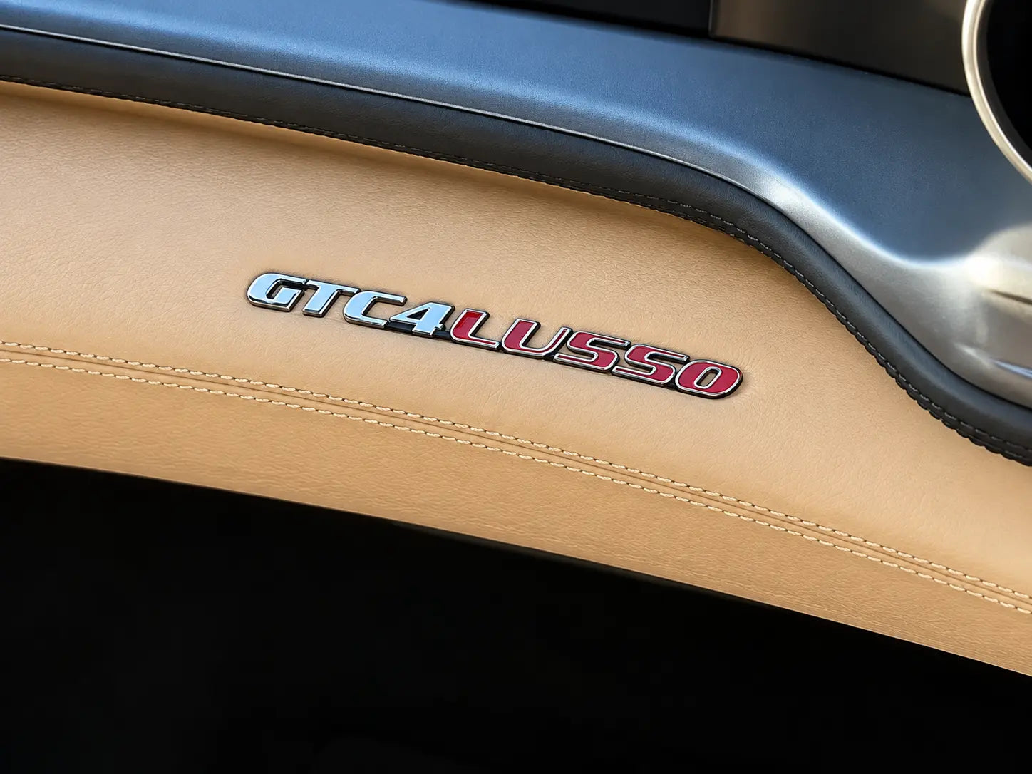 GTC4Lusso – GTC4Lusso Signet und Crema-Kontrastnaht
