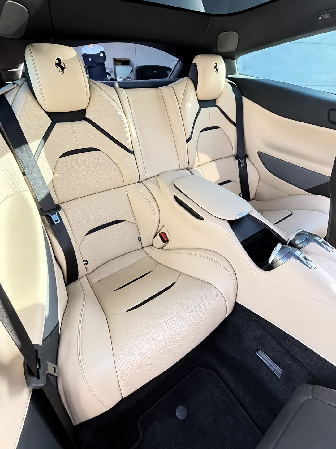 GTC4Lusso – Zwei vollwertige Fondsitze mit Mittelarmlehne