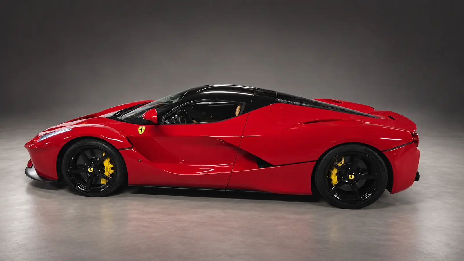 LaFerrari – Seitenprofil im Studio · schwarze Räder