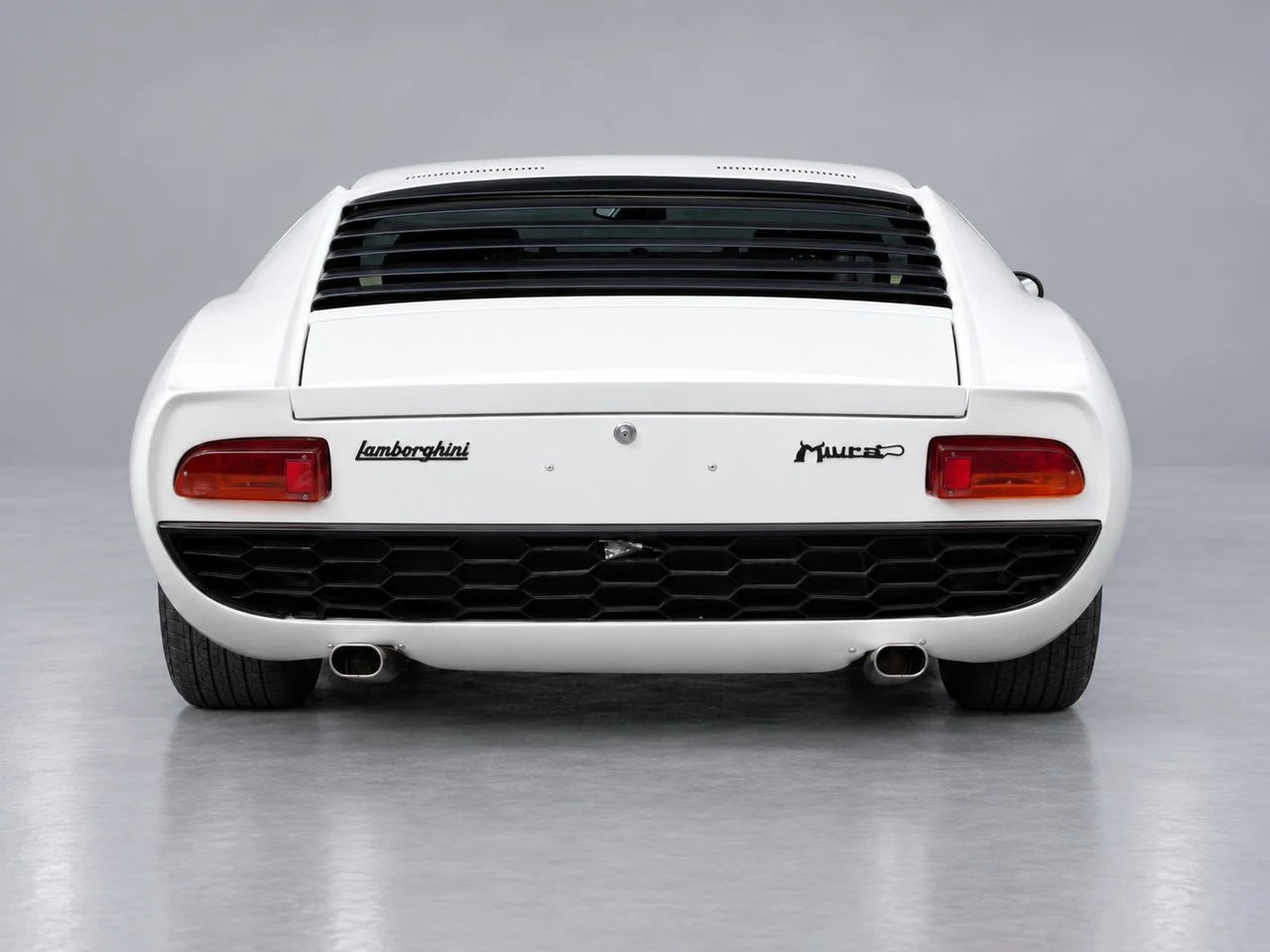 Miura S · P400 S – Studioansicht · Heck mit Miura-S-Schriftzug und zwei Endrohren