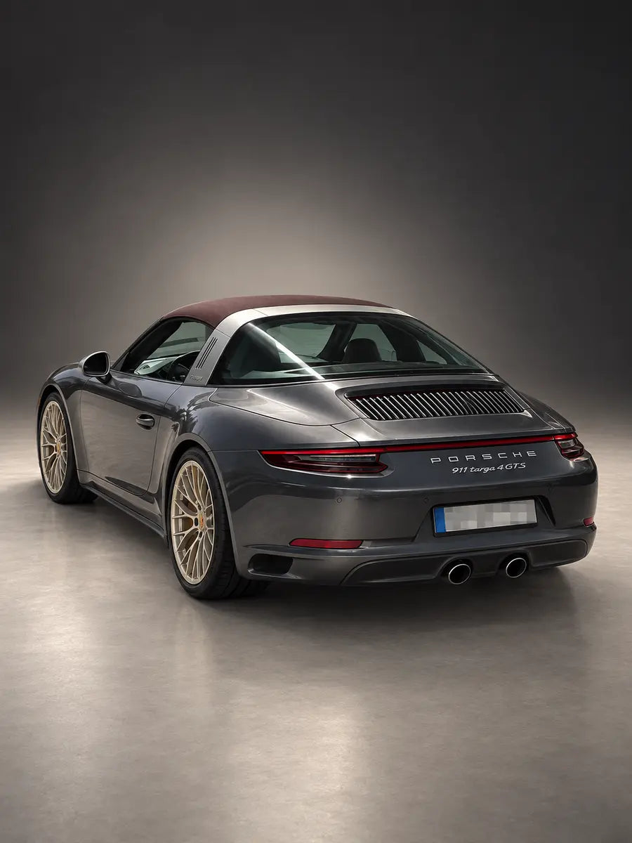 911 Targa 4 GTS – Studio-Heckansicht · Kennzeichen vollständig pixeliert