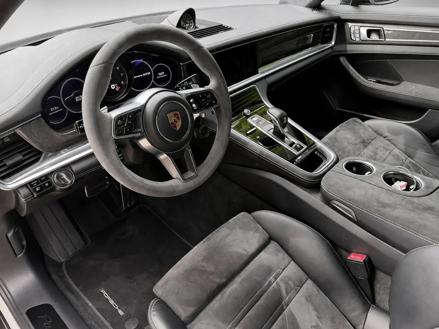 Panamera GTS – Fahrerplatz, Sport-Chrono und PDK-Mittelkonsole