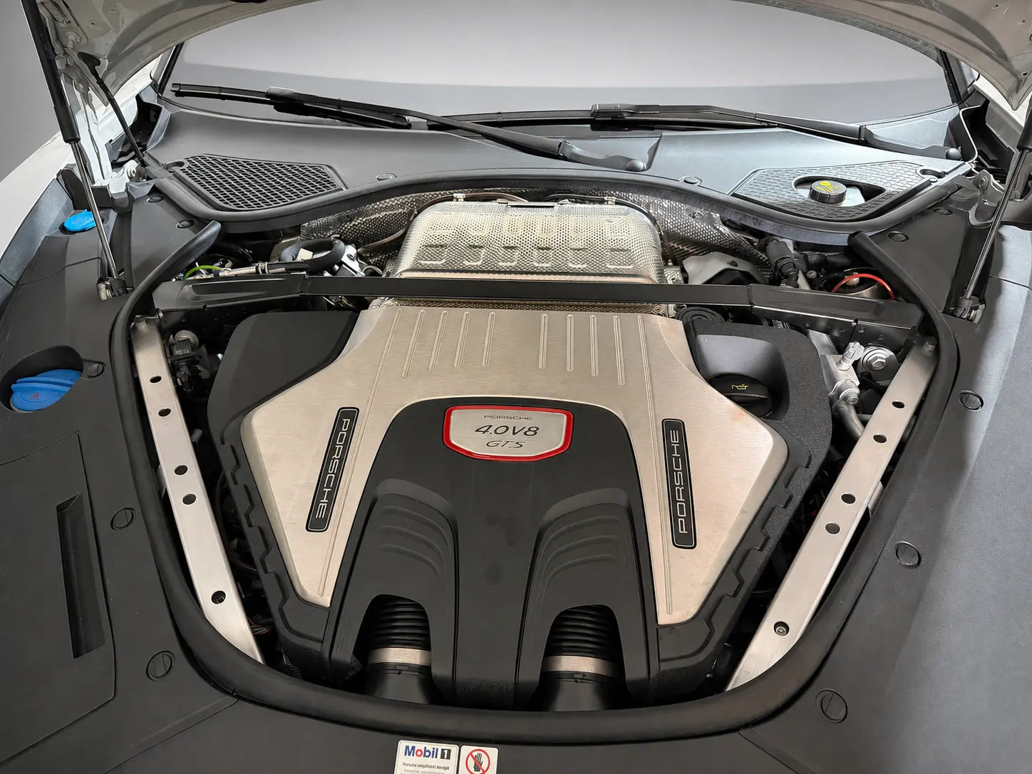 Panamera GTS – 4,0-Liter-V8-Biturbo im Motorraum
