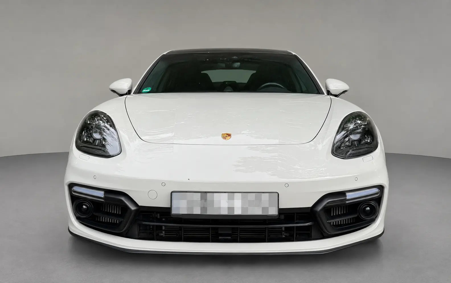 Panamera GTS – Zentrale Frontansicht · Kennzeichen anonymisiert